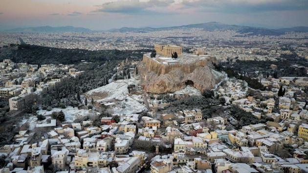 Early morning tourists were treated to a snow-globe scene as the snow covered some parts of the ancient Acropolis hill and Plaka. Rescue services received dozens of calls to help people trapped in their cars or homes by heavy snowfall. In view of exceptional low temperatures, reaching minus 23 degrees Celsius in the north of the country, schools remained closed Wednesday. (Eurokinissi / AP) Early morning tourists were treated to a snow-globe scene as the snow covered some parts of the ancient Acropolis hill and Plaka. Rescue services received dozens of calls to help people trapped in their cars or homes by heavy snowfall. In view of exceptional low temperatures, reaching minus 23 degrees Celsius in the north of the country, schools remained closed Wednesday. (Eurokinissi / AP)