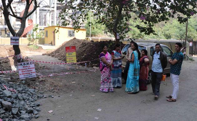 Rambaug residents protest outside the garden on Thursday. (Rishikesh Chaudhary/HT) Rambaug residents protest outside the garden on Thursday. (Rishikesh Chaudhary/HT)