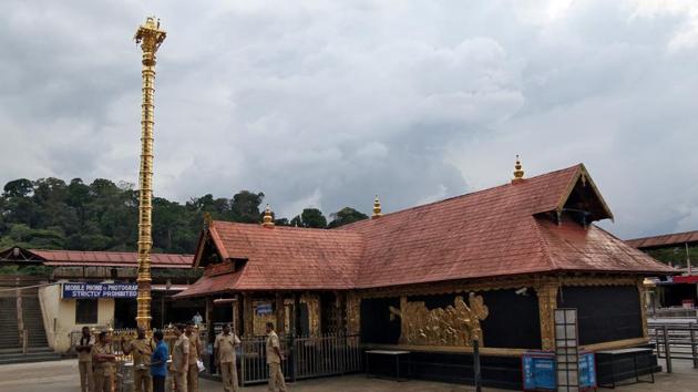 A Dalit woman activist aged 36 claimed to offered prayers at Sabarimala temple by pretending to be an old woman over 50 years of age. Police were yet to confirm her claims (File Photo)(Reuters file photo)