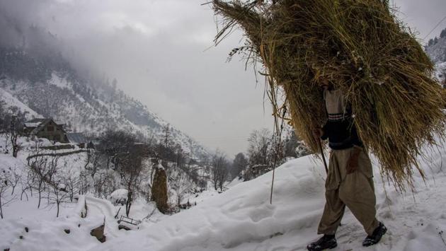 Kashmir is bracing for yet another spell of snow over the weekend, prompting authorities to review their preparedness to deal with upcoming disturbances. The Valley received widespread snowfall on January 5, leading to disruption of both air and road traffic. Kashmir is currently under the grip of ‘Chillai-Kalan’ – the 40-day period when chances of snowfall are most maximum and the temperature drops considerably. (S Irfan / PTI File) Kashmir is bracing for yet another spell of snow over the weekend, prompting authorities to review their preparedness to deal with upcoming disturbances. The Valley received widespread snowfall on January 5, leading to disruption of both air and road traffic. Kashmir is currently under the grip of ‘Chillai-Kalan’ – the 40-day period when chances of snowfall are most maximum and the temperature drops considerably. (S Irfan / PTI File)