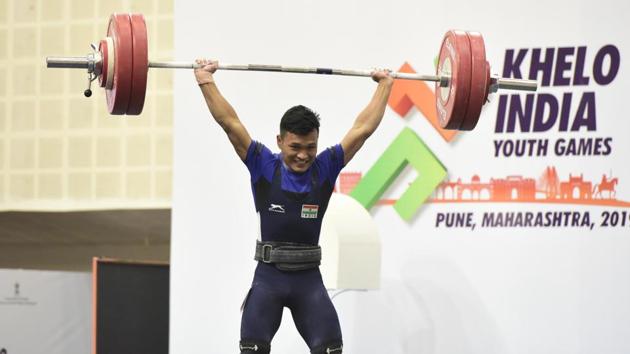 It was clear that Zakhuma wanted to win gold here, having lost to Jacob Vanlaltluanga in the National Junior Championship in Nagpur last month. The 18-year-old, who returns with his team-mates to Aizawl once a year, knew that he had to get everything right to be able to win the top prize ahead of his younger team-mate. He won with a record total of 254kg. (HT PHOTO) 