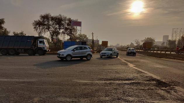 Residents of the newly developed sectors of Gurugram said that they have waited for the alternative road to Kherki Daula toll plaza for the past three years, and now that it is complete, the NHAI has no right to close it.(HT Photo)