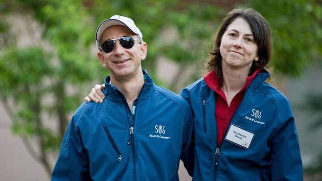 Jeff Bezos, founder and chief executive officer of Amazon.com Inc., and his wife MacKenzie Bezos, arrive for morning sessions at the 28th annual Allen & Co. Media and Technology Conference in Sun Valley, Idaho, US, on July 10, 2010.(Bloomberg) Jeff Bezos, founder and chief executive officer of Amazon.com Inc., and his wife MacKenzie Bezos, arrive for morning sessions at the 28th annual Allen & Co. Media and Technology Conference in Sun Valley, Idaho, US, on July 10, 2010.(Bloomberg)