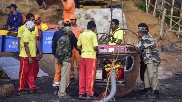 Rescue personnel conduct rescue task at the site of the coal mine collapse at Ksan, in Jaintia Hills district of Meghalaya.(PTI)