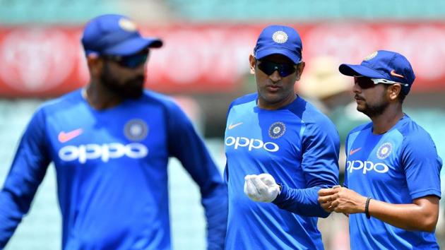 India's Mahendra Singh Dhoni (2nd L) talks to teammates during a training session at the Sydney Cricket Ground in Sydney. (AFP) India's Mahendra Singh Dhoni (2nd L) talks to teammates during a training session at the Sydney Cricket Ground in Sydney. (AFP)