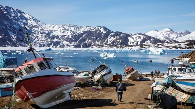 Julius Nielsen, 40, who lives about 45 km from Tasiilaq, has been hunting and fishing in the area most of his life. “There’s no snow, it’s too hot and the water is not freezing,” Nielsen said. A thin, frail ice sheet - or lack of ice - pose a big problem for locals like Nielsen who are not able to go hunting with their sled dogs, or have to take alternate routes. (Lucas Jackson / REUTERS) Julius Nielsen, 40, who lives about 45 km from Tasiilaq, has been hunting and fishing in the area most of his life. “There’s no snow, it’s too hot and the water is not freezing,” Nielsen said. A thin, frail ice sheet - or lack of ice - pose a big problem for locals like Nielsen who are not able to go hunting with their sled dogs, or have to take alternate routes. (Lucas Jackson / REUTERS)