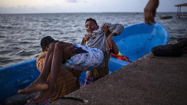 The father of 10 was paralyzed on the boat, which didn’t reach the docks for another day and a half. Fellow divers then drove him about 10 blocks to the hospital with a US-donated hyperbaric chamber in Puerto Lempira. “It’s the first accident I’ve had,” Atiliano said, appearing exhausted after a session in the chamber. He had shown little outward sign of improvement after that early treatment. (Rodrigo Abd / AP) The father of 10 was paralyzed on the boat, which didn’t reach the docks for another day and a half. Fellow divers then drove him about 10 blocks to the hospital with a US-donated hyperbaric chamber in Puerto Lempira. “It’s the first accident I’ve had,” Atiliano said, appearing exhausted after a session in the chamber. He had shown little outward sign of improvement after that early treatment. (Rodrigo Abd / AP)