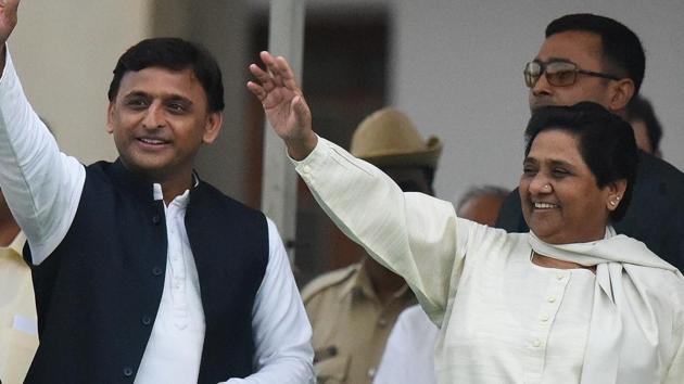 Samajwadi Party chief Akhilesh Yadav along with Bahujan Samaj Party chief Mayawati in Bengaluru on May 23, 2018. (Arijit Sen/HT Photo) Samajwadi Party chief Akhilesh Yadav along with Bahujan Samaj Party chief Mayawati in Bengaluru on May 23, 2018. (Arijit Sen/HT Photo)
