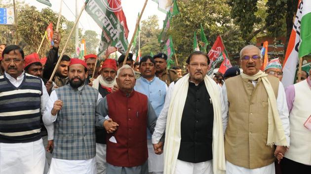 Grand Alliance leaders and workers taking out a march to Raj Bhawan in protest against Chief Minister Nitish Kumar's alleged "Sadak Chhap" remark against them, in Patna Bihar India on Thursday Jan 10,2019(A P Dube/Hindustan Times)