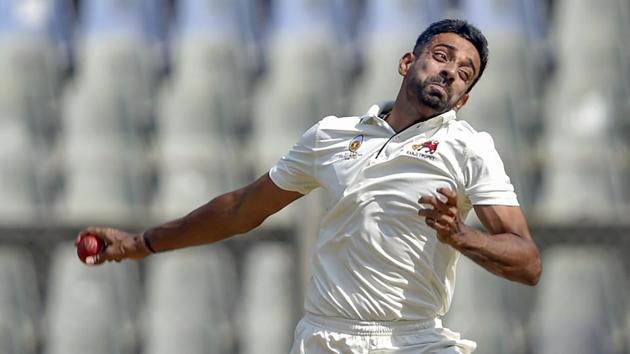 File image of Mumbai player Dhawal Kulkarni bowling during a Ranji Trophy match.(AP) File image of Mumbai player Dhawal Kulkarni bowling during a Ranji Trophy match.(AP)