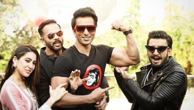 Sonu Sood with his Simmba co-stars Ranveer Singh and Sara Ali Khan and director Rohit Shetty.(Instagram)