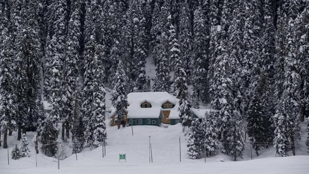 A view of a snow covered hut in Gulmarg, 55 kilometers north of Srinagar, Jammu and Kashmir. (Dar Yasin / AP) A view of a snow covered hut in Gulmarg, 55 kilometers north of Srinagar, Jammu and Kashmir. (Dar Yasin / AP)