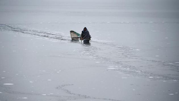 A boatman breaks the ice to make his way on Dal Lake in Srinagar, Jammu and Kashmir. (Tauseef Mustafa / AFP) A boatman breaks the ice to make his way on Dal Lake in Srinagar, Jammu and Kashmir. (Tauseef Mustafa / AFP)