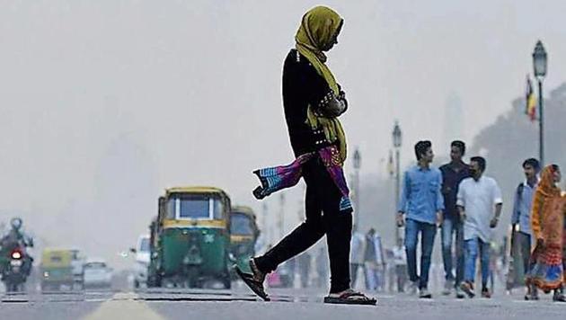 Out of 1,582 fatal accidents in which 1,622 people were killed, the number of pedestrian fatalities was 684, according to a 2015 study by the Delhi traffic police. (HT Photo) Out of 1,582 fatal accidents in which 1,622 people were killed, the number of pedestrian fatalities was 684, according to a 2015 study by the Delhi traffic police. (HT Photo)