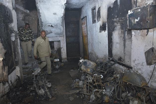 Officials of the fire department said that the flames were doused by around 2am. (Sakib Ali / HT Photo) Officials of the fire department said that the flames were doused by around 2am. (Sakib Ali / HT Photo)