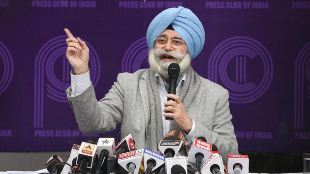 HS Phoolka had said converting an anti-corruption movement into a political party was a mistake, and has been vocal about his opposition to any alliance between the Congress and AAP.(Raj K Raj/HT File Photo)