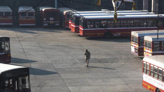 On Sunday, January 13, only four BEST bus drivers reported to work as the union said it will take a decision on the strike after a Bombay HC heraring on the matter on Monday.(Pratik Chorge/HT Photo) On Sunday, January 13, only four BEST bus drivers reported to work as the union said it will take a decision on the strike after a Bombay HC heraring on the matter on Monday.(Pratik Chorge/HT Photo)