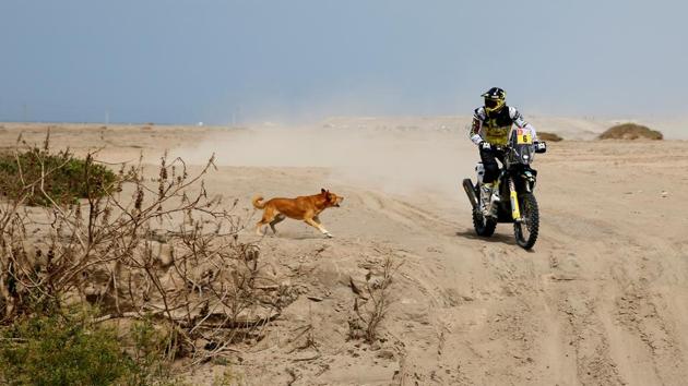 Rockstar Husqvarna Racing’s Pablo Quintanilla in action during Stage 3 from San Juan de Marcona to Arequipa. Qatar’s Nasser Al-Attiyah retook the lead in the Dakar Rally after Wednesday’s third stage while last year’s winner Carlos Sainz saw his hopes of defending the title effectively disappear in the Peruvian desert. (Carlos Jasso / REUTERS) Rockstar Husqvarna Racing’s Pablo Quintanilla in action during Stage 3 from San Juan de Marcona to Arequipa. Qatar’s Nasser Al-Attiyah retook the lead in the Dakar Rally after Wednesday’s third stage while last year’s winner Carlos Sainz saw his hopes of defending the title effectively disappear in the Peruvian desert. (Carlos Jasso / REUTERS)