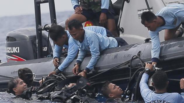 Indonesian navy frogmen emerge from the water during a search operation for the victims of the crashed Lion Air plane. (AP) Indonesian navy frogmen emerge from the water during a search operation for the victims of the crashed Lion Air plane. (AP)
