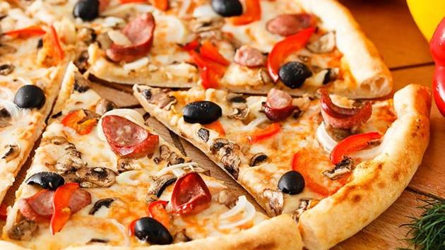 Canadian air traffic controllers have bought hundreds of pizzas for their American counterparts over the past few days amid the US government’s partial shut down.(Shutterstock)