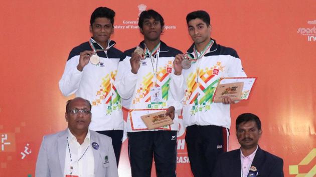 Boys U-21 50m breaststroke- (from left) Danish Suresh (TN), silver, Likith SP (Karnataka), gold and Ansh Arora (UP), bronze. (HT PHOTO) 