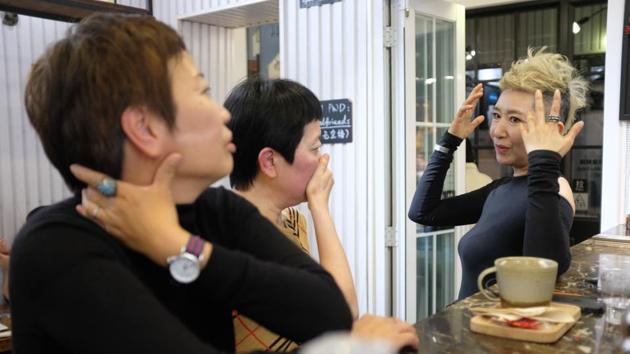 Ma Yinhong (R) with her friends at a cafe in central Shanghai. “The market for senior models in China is not huge yet but it is growing,” said Michelle Chien, a modelling agent with ESEE Model Management, one of the city’s largest agencies. This echoes a trend now well established in Western markets, where brands have been keen to tap the pockets of the affluent baby boomer generation. (Matthew Knight / AFP) Ma Yinhong (R) with her friends at a cafe in central Shanghai. “The market for senior models in China is not huge yet but it is growing,” said Michelle Chien, a modelling agent with ESEE Model Management, one of the city’s largest agencies. This echoes a trend now well established in Western markets, where brands have been keen to tap the pockets of the affluent baby boomer generation. (Matthew Knight / AFP)