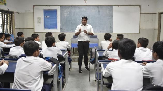 Students can take the test on a day designated by the school. After students take the test, teachers can evaluate their performance on the basis of the scoring guidelines issued by the board(Hindustan Times File)