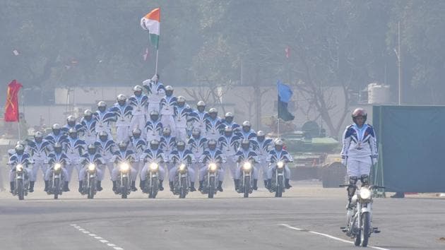 The Daredevil team of the Indian Army's Corp of Signals rolls out a human pyramid on motorcycles as part of their showcase at Cariappa Parade Ground in New Delhi. (Vipin Kumar / HT Photo) The Daredevil team of the Indian Army's Corp of Signals rolls out a human pyramid on motorcycles as part of their showcase at Cariappa Parade Ground in New Delhi. (Vipin Kumar / HT Photo)