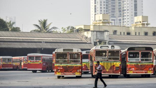 BEST buses parked at Wadala bus depot after BEST employees go on strike to press for several of their demands in Mumbai, India, on January 15. (Kunal Patil/HT Photo) BEST buses parked at Wadala bus depot after BEST employees go on strike to press for several of their demands in Mumbai, India, on January 15. (Kunal Patil/HT Photo)