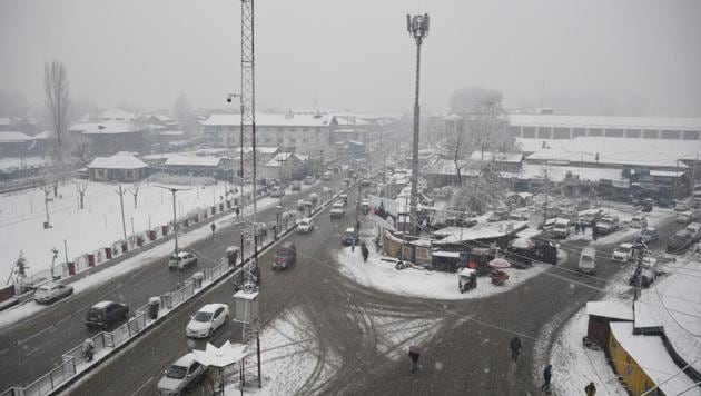 A view of Lal Chowk during snowfall in Srinagar on Wednesday. Flight operations at the Srinagar international airport were halted on Wednesday following poor visibility and continued snowfall in the Kashmir valley. Moderate snowfall started in the morning. The weather office has forecast heavy snowfall in the valley from January 19 to 23 due to the development of an intense western disturbance over Jammu and Kashmir. (ANI) A view of Lal Chowk during snowfall in Srinagar on Wednesday. Flight operations at the Srinagar international airport were halted on Wednesday following poor visibility and continued snowfall in the Kashmir valley. Moderate snowfall started in the morning. The weather office has forecast heavy snowfall in the valley from January 19 to 23 due to the development of an intense western disturbance over Jammu and Kashmir. (ANI)