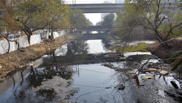 Polluted Vaishali drain in Ghaziabad. If we dio not confront air and water quality as matters of public health and economic productivity, our cities will not be liveable and will lose out on investment.(Sakib Ali / Hindustan Times)