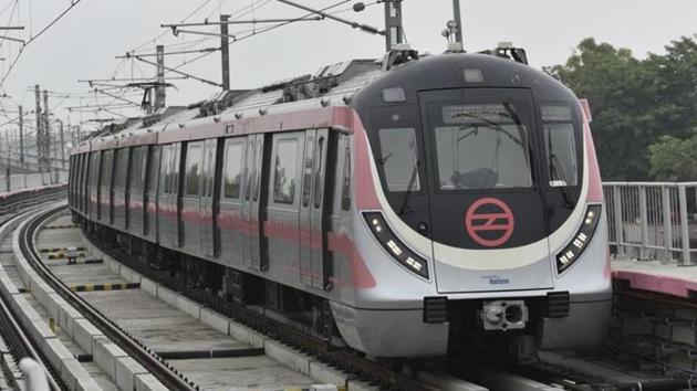 The DMRC has said that it was ready to explore the option of paying compensation to Trilokpuri residents displaced by the construction of the new line.(Sanchit Khanna/HT File)