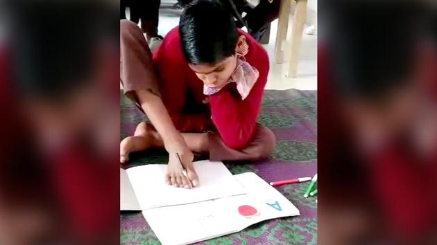 A 12-year-old boy, Aadarsh Kumar, is setting a unique example of how grit and a positive attitude can make a difference in one’s life. The young boy lost the use of both hands due to meningitis when he was just 4. (HT photo) A 12-year-old boy, Aadarsh Kumar, is setting a unique example of how grit and a positive attitude can make a difference in one’s life. The young boy lost the use of both hands due to meningitis when he was just 4. (HT photo)