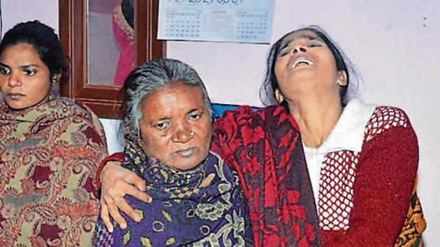 Family members mourn the death of the minor girl.(HT Photo) Family members mourn the death of the minor girl.(HT Photo)
