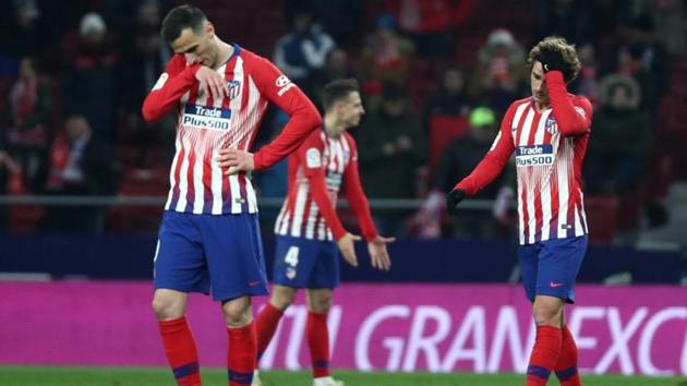 Atletico Madrid's Antoine Griezmann and team mates react after conceding their third goal scored by Girona's Seydou Doumbia(REUTERS)