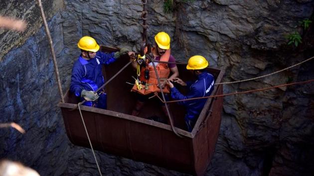 A joint rescue operation involving nearly 200 personnel from the NDRF, Indian Navy as well state agencies, has been on at a “rat-hole” mine at Khloo Ryngksan in Meghalaya’s East Jaintia Hills district for the past one month.(Reuters)