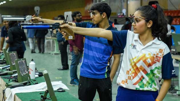(From right) Priya Raghav and Anmol Jain of Haryana won gold in U-21 10 m Air pistol mixed tea junior event at Khelo India Youth Games 2019 held at Shiv Chhatrapati sports complex, Balewadi on Wednesday. (SANKET WANKHADE/HT PHOTO) 