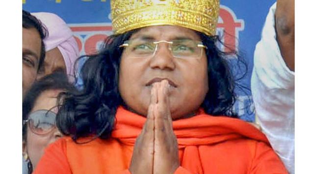 Former BJP lawmaker Savitri Phule, who resigned from the saffron party last month, Thursday met Samajwadi Party chief Akhilesh Yadav.(PTI Photo) Former BJP lawmaker Savitri Phule, who resigned from the saffron party last month, Thursday met Samajwadi Party chief Akhilesh Yadav.(PTI Photo)
