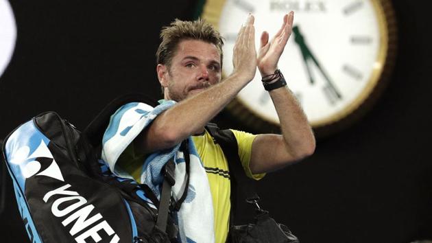 Switzerland's Stan Wawrinka waves as he leaves Rod Laver Arena after his second round loss to Canada's Milos Raonic at the Australian Open tennis championships in Melbourne, Australia, Thursday, Jan. 17, 2019(AP)