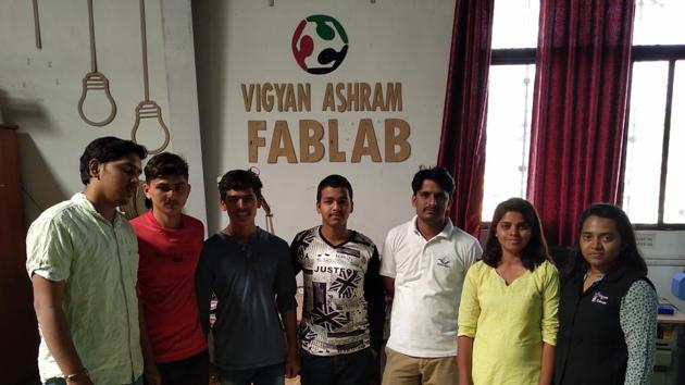 (From right) Harshada Raut, Aaditi Kharade and Suhas Labade, the participants of the Maker Mela, along with students of Vigyan Ashram.(HT PHOTO)