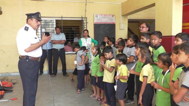 Rajesh Pawar, sub station officer, Bhiwandi fire station 2, interacting with the students of The Polymath School in Bhiwandi Re-imagined project.(HT)