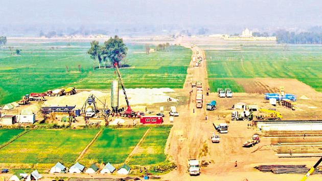 The ongoing constrution work on Kartarpur Corridor in Narowal district of Pakistan’s Punjab province where Gurdwara Darbar Sahib is located.(HT Photo) The ongoing constrution work on Kartarpur Corridor in Narowal district of Pakistan’s Punjab province where Gurdwara Darbar Sahib is located.(HT Photo)
