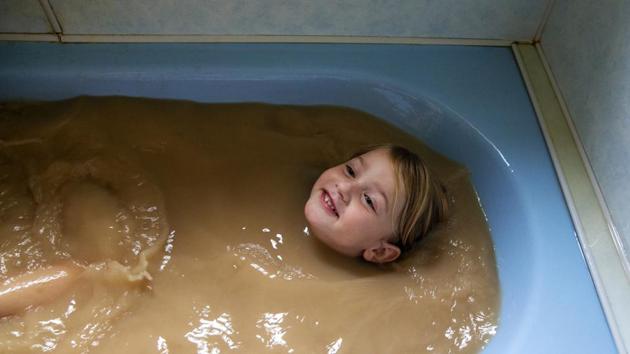 Talita Cohen, 4, poses for a portrait in a bath filled with tap water from the Darling River in Louth, Australia. Local communities in the Darling River area are facing drought and clean water shortages as debate grows over the alleged mismanagement of the Murray-Darling Basin. (Jenny Evans / Getty Images) Talita Cohen, 4, poses for a portrait in a bath filled with tap water from the Darling River in Louth, Australia. Local communities in the Darling River area are facing drought and clean water shortages as debate grows over the alleged mismanagement of the Murray-Darling Basin. (Jenny Evans / Getty Images)