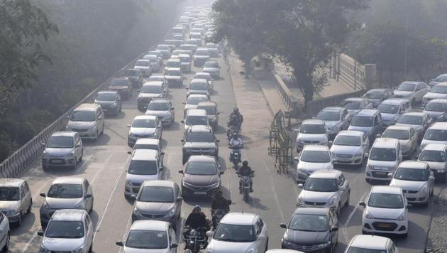Traffic congestion in peak hours is a common feature daily on Delhi-Noida Link road. (HT File) Traffic congestion in peak hours is a common feature daily on Delhi-Noida Link road. (HT File)