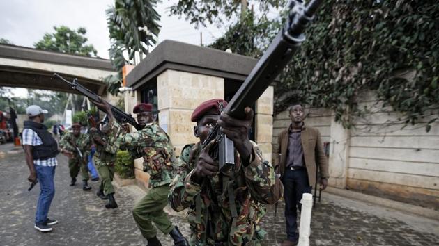 Kenyan security forces aim their weapons up at buildings as they run through a hotel complex in Nairobi, Kenya. Terrorists attacked an upscale hotel complex in Kenya’s capital, sending people fleeing in panic as explosions and heavy gunfire reverberated through the neighbourhood. (Ben Curtis / AP) Kenyan security forces aim their weapons up at buildings as they run through a hotel complex in Nairobi, Kenya. Terrorists attacked an upscale hotel complex in Kenya’s capital, sending people fleeing in panic as explosions and heavy gunfire reverberated through the neighbourhood. (Ben Curtis / AP)