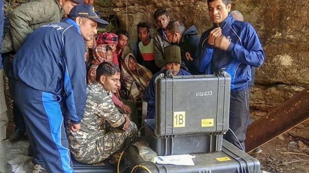 East Jaintia Hills: Naval divers look at the captured pictures of one of the 15 miners trapped in illegal rat mines since Dec. 13, in Ksan area of East Jaintia Hills, in Thursday.(PTI) East Jaintia Hills: Naval divers look at the captured pictures of one of the 15 miners trapped in illegal rat mines since Dec. 13, in Ksan area of East Jaintia Hills, in Thursday.(PTI)