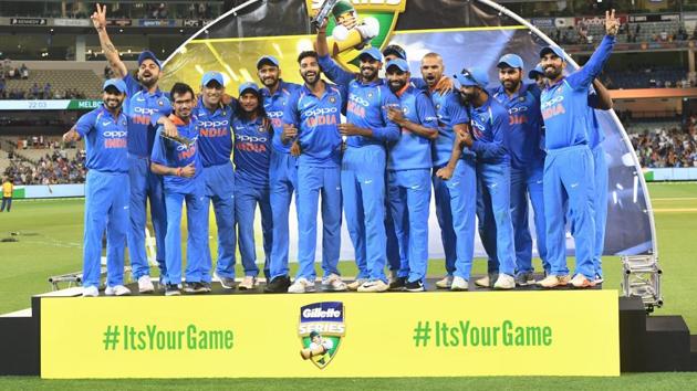 Indian cricket team players pose with the Border Gavaskar Trophy.(AP)