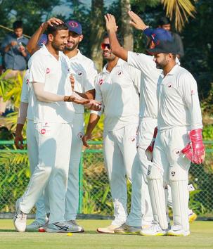Ranji Trophy 2018-19, Quarter-finals Day 4: Live scores and updates (PTI) Ranji Trophy 2018-19, Quarter-finals Day 4: Live scores and updates (PTI)