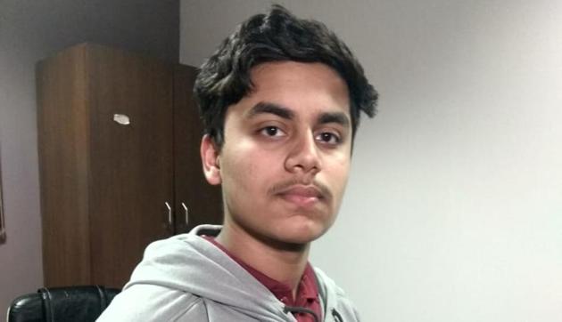 JEE Main 2019 Results: Bhopal topper Dhruv Arora said mobile and social media were curses and the biggest distraction for students (Hindustan Times) JEE Main 2019 Results: Bhopal topper Dhruv Arora said mobile and social media were curses and the biggest distraction for students (Hindustan Times)