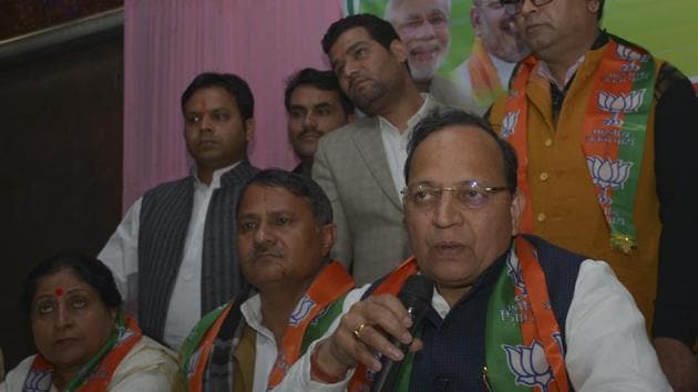 BJP general secretary Arun Singh (C) speaks during a press conference, in Ghaziabad (Sakib Ali/Hindustan Times) BJP general secretary Arun Singh (C) speaks during a press conference, in Ghaziabad (Sakib Ali/Hindustan Times)